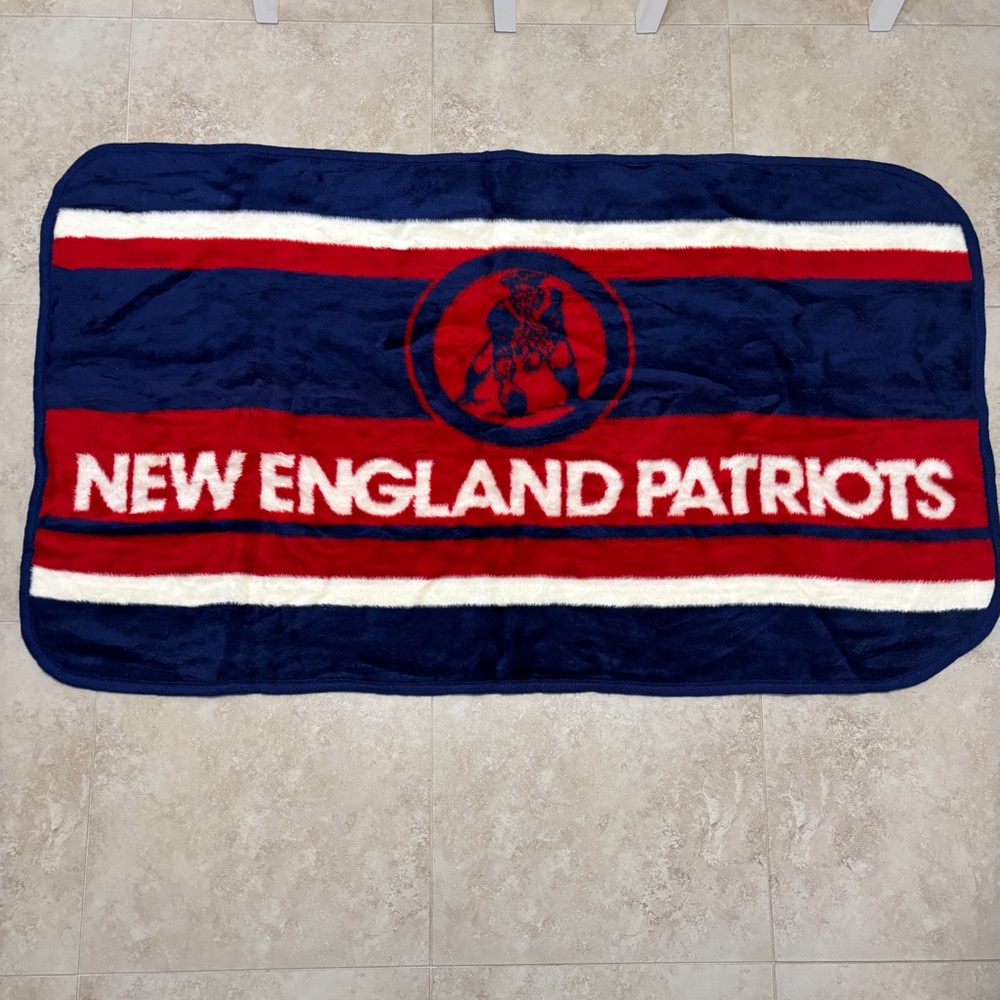 Vintage 80’s San Marcos NFL New England Patriots football stadium throw blanket